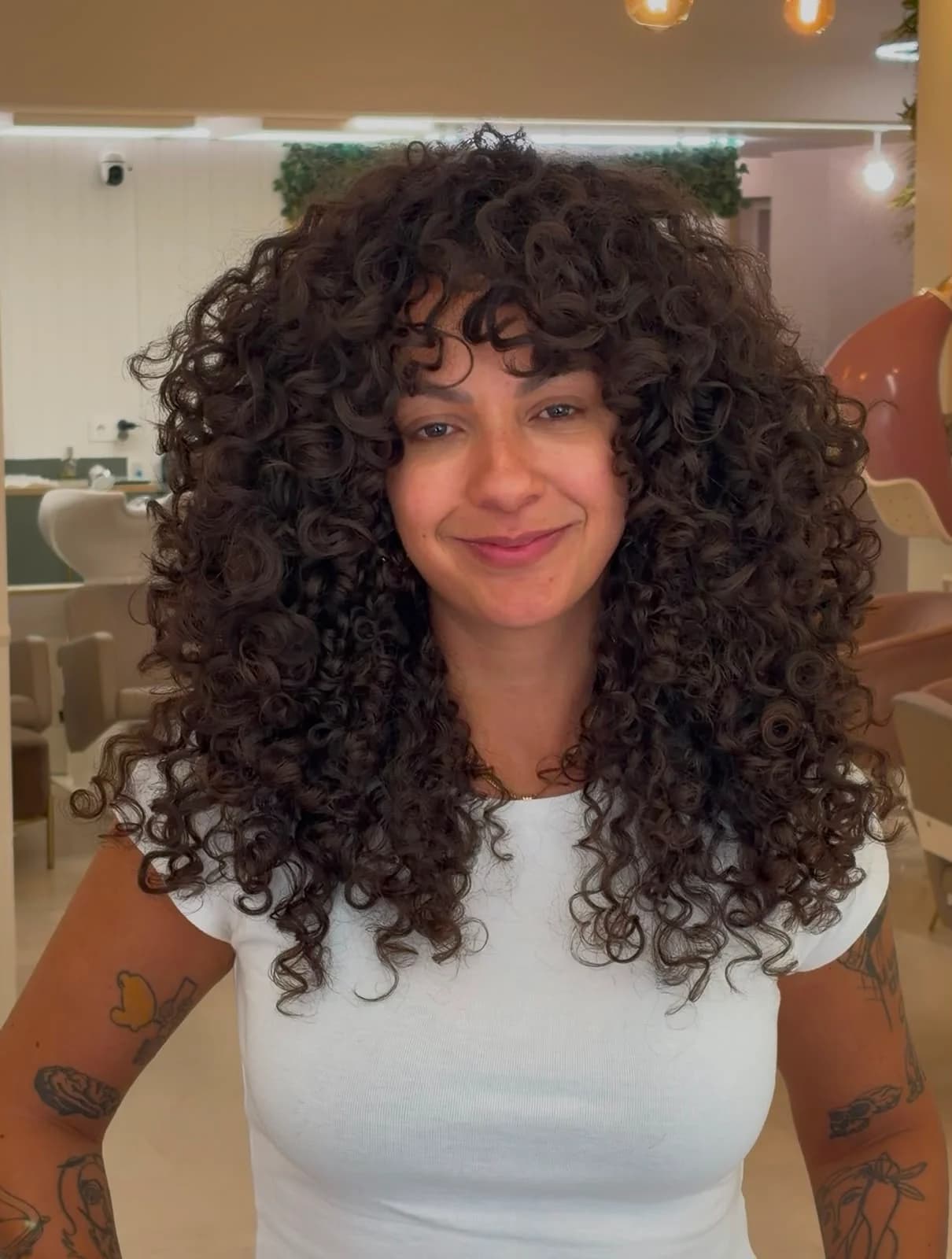 Curly hair cut by Laise Queiroz, hairdresser in Lisbon — look 3